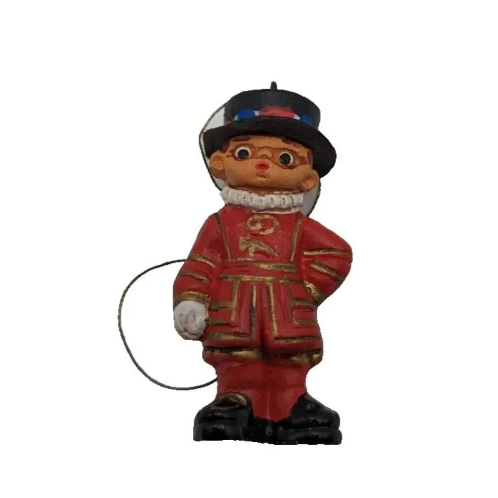 Christmas Ornament Harrods Knightsbridge Hand Painted Beefeater‎ Terracotta 2